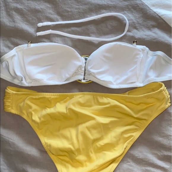 Victoria secrets bikini - Picture 3 of 4